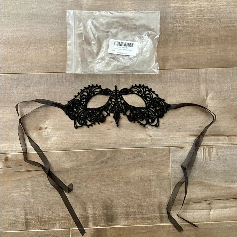 Black Lace Face Mask